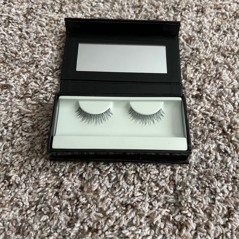 PIECE KEVYN AUCOIN THE LASH COLLECTION THE INGENUE EYELASHES ITEM# 56001 NIB